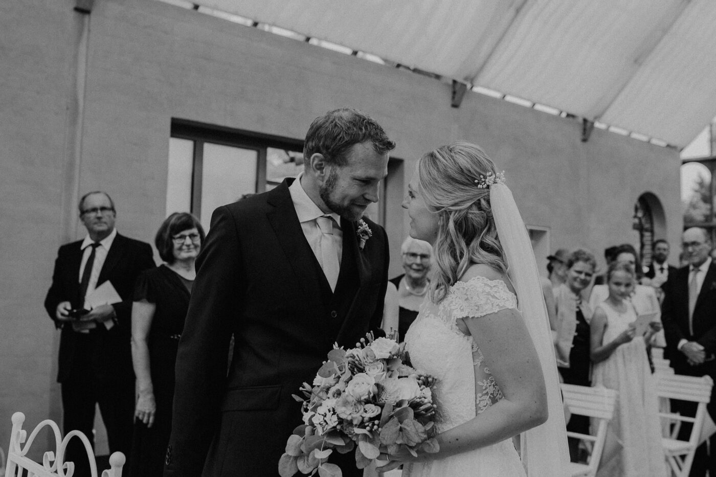 kati_christian_hochzeit_hofgut_westerstede__guthorn_fotograf_inga_doerge_feldmann-30-1400×933