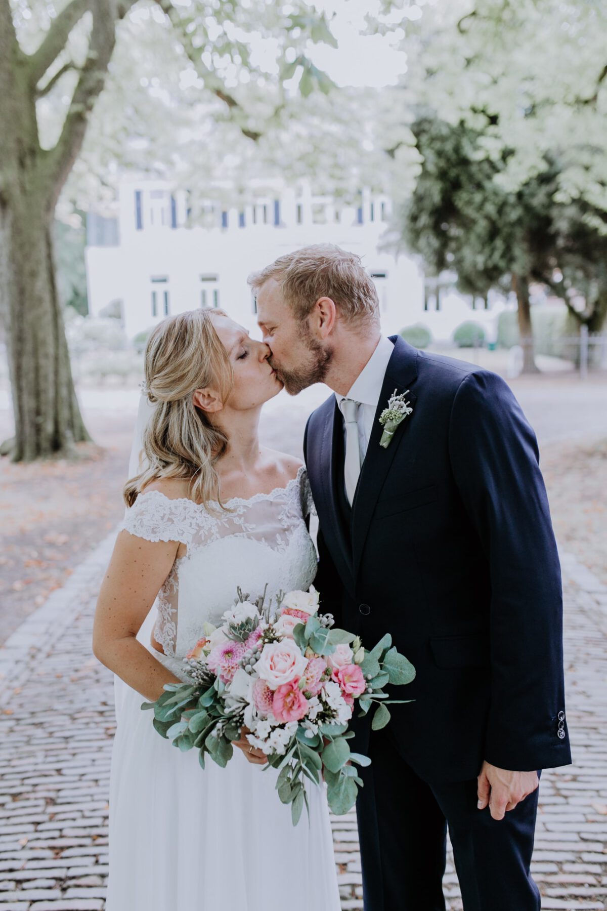 kati_christian_hochzeit_hofgut_westerstede__guthorn_fotograf_inga_doerge_feldmann-50-1200×1800